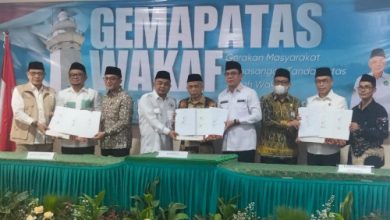 Perjanjian kerjasama percepatan sertifikasi tanah wakaf di Kota Serang. Foto Humas BWI Kota Serang