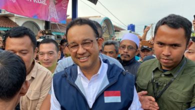 Anies Rasyid Baswedan, Capres No Urut 1 kunjungi nelayan Kronjo. Foto: Iqbal Kurnia