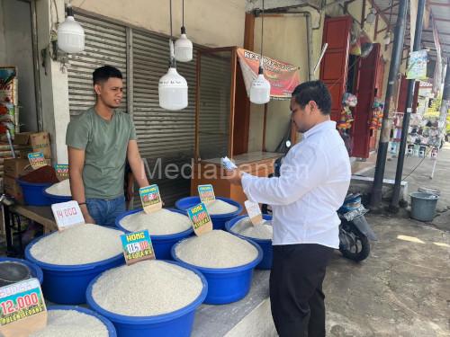 Satgas Pangan Polres Serang cek harga beras di Ciruas. Foto Yono