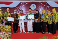 Penyerahan penghargaan Gebyar Sekolah Cenderawasih Tangsel. Foto: Mila