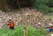 Sampah rumah tangga di Sungai Cibanten, Kota Serang. Foto Antara
