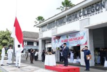 Pemkot Cilegon menggelar upacara peringatan Hari Pahlawan. Foto Daeng Yusvin