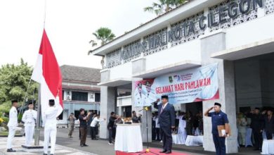 Pemkot Cilegon menggelar upacara peringatan Hari Pahlawan. Foto Daeng Yusvin