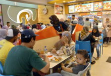 Pemandangan di salah satu restoran jelang buka puasa di City Mall Cilegon.