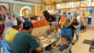 Pemandangan di salah satu restoran jelang buka puasa di City Mall Cilegon.