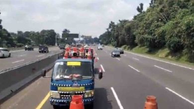Jalur contraflow yang sedang dibuat PT Jasa Marga di Tol Jakarta - Cikampek. Foto: AntaraA