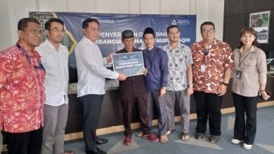 Citra Sawarna Group Beri bantuan masjid dan buku anak SD. Foto: Aden Hasanudin