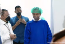Presiden RI, Jokowi dan Ibu Iriana di RS Pondok Indah. Foto: Chanel Youtube Presiden RI.