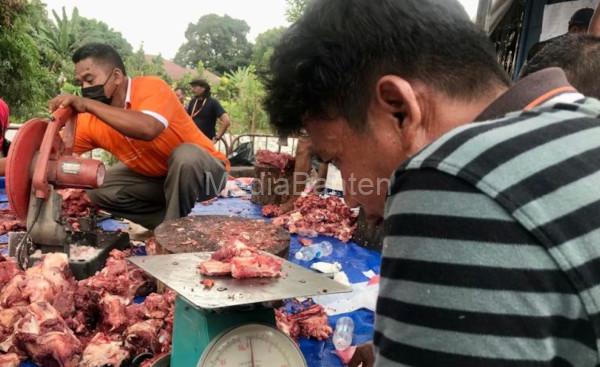 Daging hewan kurban sapi dan kambing dai Muhammdiyah di Malaysia. Foto: LKBN Antara