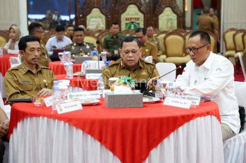 Pj Gubernur Banten, Ucok Abdul Rouf Damenta rapat daring dengan Kemendagri. Foto: Biro Adpim Banten