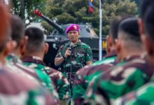 Danmenkav 2 Mar, Letkol Mar La Ode Jimmy Herizal Rahman memberikan pengarahan. Foto: Ahmad Munawir - Menkav 2 Mar