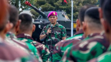 Danmenkav 2 Mar, Letkol Mar La Ode Jimmy Herizal Rahman memberikan pengarahan. Foto: Ahmad Munawir - Menkav 2 Mar