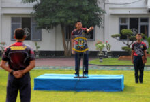 Danmenkav 2 Mar, Kolonel Kakung Priyambodo membuka lomba olahraga antar kompi tempur. Foto: Munawari - Menkav 2 Mar