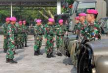 Danmenkav 2 Mar, Kolonel Mar Muhammad Rizal inspeksi alutsista. Foto: Ahmad Munawir - Menkav 2 Mar