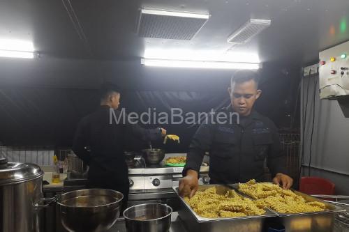POlda Banten mendirikan dapur lapangan di Pelabuhan Ciwandan Foto Antara