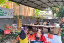 Dapur umum penangan banjir di Cibeber. Foto Daeng Yusvin