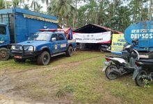 Relawan Tagana Lebak membuka dapur umum untuk korban bencana longsor. Foto: Antara