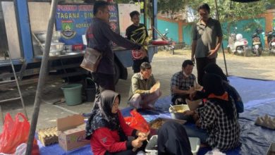 Dapur umum korban kebakaran TPSA Bagendung, Cilegon. Foto: Antara