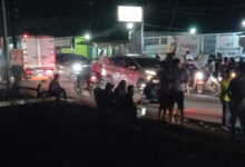 Datsun Go tercebur ke irigasi di Kebaharan, Kota Serang. Foto: Yono