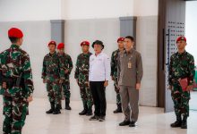 Sekda Banten, Deden Apriandhi membuka pembinaan mental pegawai RSUD Banten di Kopassus. Foto: Biro Adpim Banten