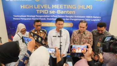 sekda Provinsi Banten, Deden Apriandhi pada pertemuan di BI Perwakilan Banten. Foto Biro Adpim Banten