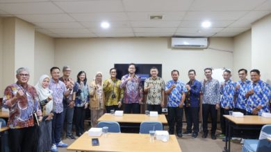 Sekda Provinsi Banten, Deden Apriandhi dan rombongan KPK. Foto: Biro Adpim Pemprov Banten