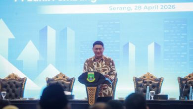 Deden Apriandhi, Sekda Banten yang juga komisaris di Bank Banten. Foto Biro Adpim Banten