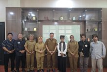 Sekda Banten, Deden Apriandhi bersama perwakilan Kasepuhan Cisungsang siap Seren Taun. Foto Biro Adpim Banten