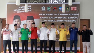 Deklarasi Andika Hazrumy - Nanang Supriatna sebelum daftar ke KPU Kabupaten Serang. Foto: Budi Wahyu Iskandar