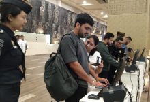 Penumpang internasional wajib mengisi aplikasi All Indonesia. Foto: Antara