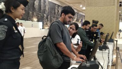 Penumpang internasional wajib mengisi aplikasi All Indonesia. Foto: Antara