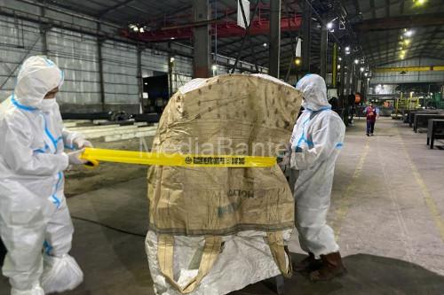 Proses dekontminasi radiaktif Cesium - 137 di Kawasan Industri Modern Cikande. Foto: Antara