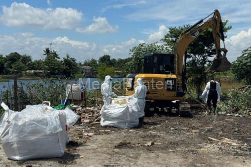 Proses dekontaminasi 22 pabrik di Cikande dari paparan zat radioaktif. Foto: Antara