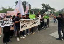 Demo soal hilangnya aset Pemprov Banten berupa Situ Rancan Gede Jakung. Foto: Budi Wahyu Iskandar