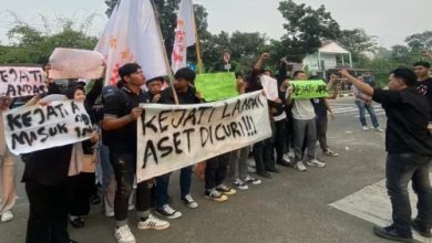 Demo soal hilangnya aset Pemprov Banten berupa Situ Rancan Gede Jakung. Foto: Budi Wahyu Iskandar