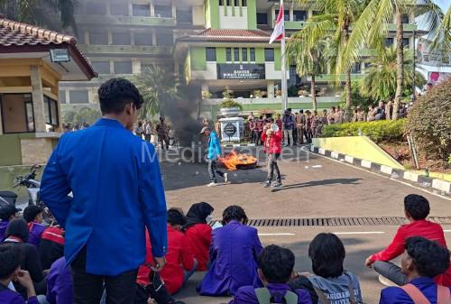 GMNI gelar demonstrasi di Kabupaten Tangerang. Foto: Antara