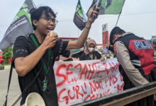 Demo HMI MPO Untirta soal guru honorer. Foto: Hendra Hermawan