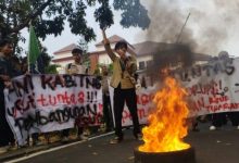 Aksi demo HMI Kabupaten Tangeran. Foto: Iqbal Kurnia