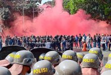 Simulasi penanganan demo di Jakarta. Foto Antara