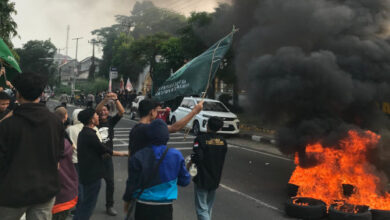 Demo Mahasiswa di depan Kejati Banten. Forto: Budweiser