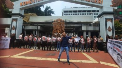 Koalisi Abal-abal berdemo di Kemendagri. Foto: Rilis Abal-abal