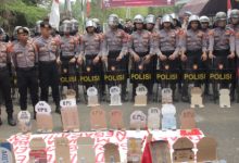 Demo warnai pendaftaran Cagub dan Cawagub Banten. Foto: Abdul Hadi