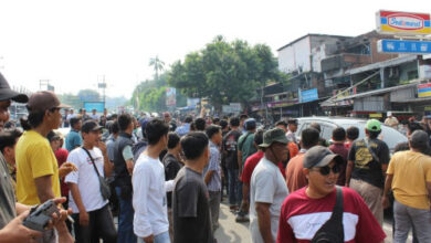 Demo pengurus truk yang menutup akses ke Pelabuhan Bakauheni, Lampung. Foto: Antara