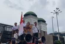 Aksi demonstrasi tenaga honorer R2 dan R3 di DPR RI. Foto: Antara