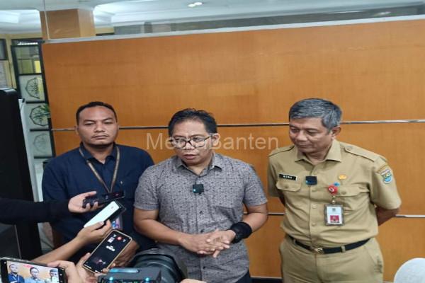 Yadi Hendriana dari Dewan Pers dan Kadiskominfo Kab Tangerang, Nono Sudarno. Foto: Iqbal Kurnia