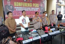 Kapolres Serang, AKBP Candra Sasongko ungkap misteri mayat pria tanpa identitas. Foto: Yono