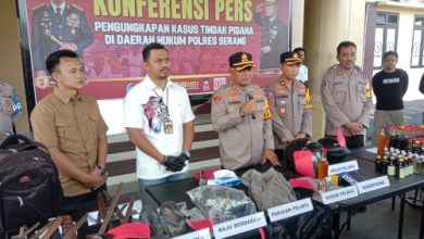 Kapolres Serang, AKBP Candra Sasongko ungkap misteri mayat pria tanpa identitas. Foto: Yono