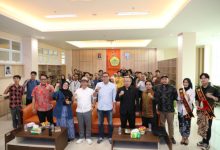 Dies Natalis FISIP Untirta ke 21 diawal dengan parade gagasan dari balon kepala daerah. Foto: FISIP Untirta