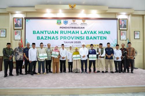 Wagub Banten, Achmad Dimyati Nataksumah menghadiri bantuan rumah layak huni dari Baznas Provinsi Banten. Foto: Biro Adpim Banten