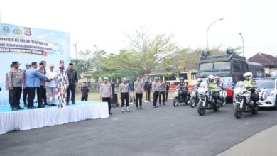 Wagub Banten, Achmad Dimyati Natakusumah hadiri pendistribusian air bersih di Mapolres Serang. Foto Biro Adpim Banten